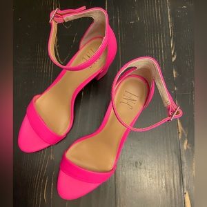 New Hot Pink Heels size 9. Purchased for Prom, and then changed her dress.